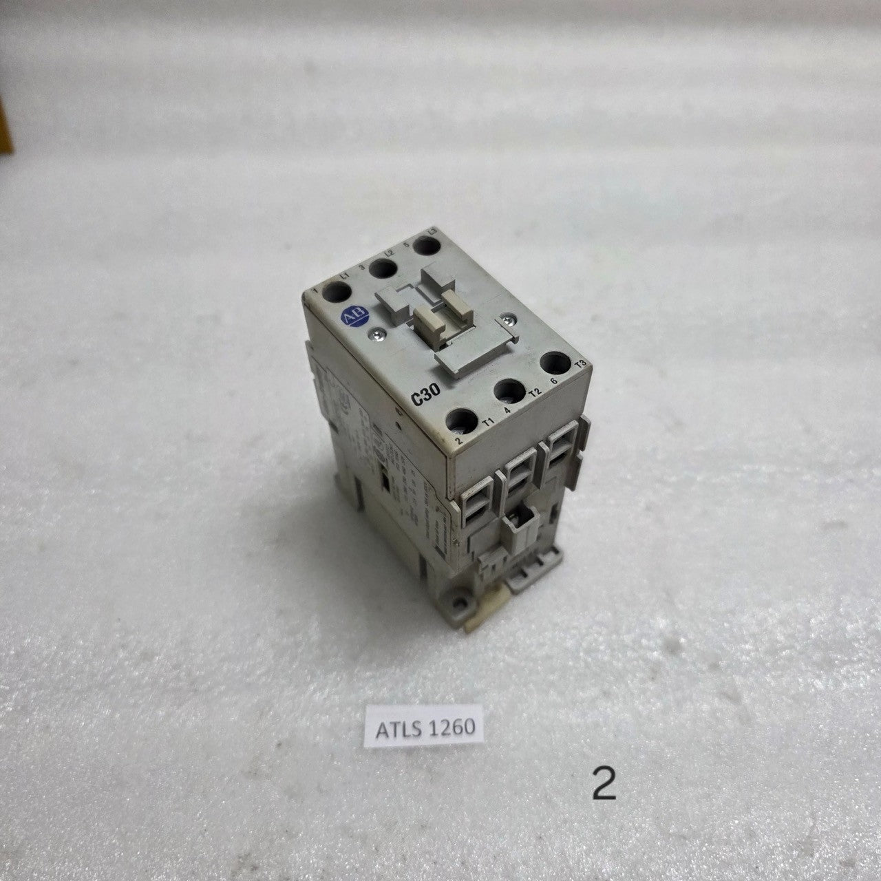 ALLEN-BRADLEY CAT 100-C30-00 SER C CONTACTOR COIL VOLTAGE 24V AC