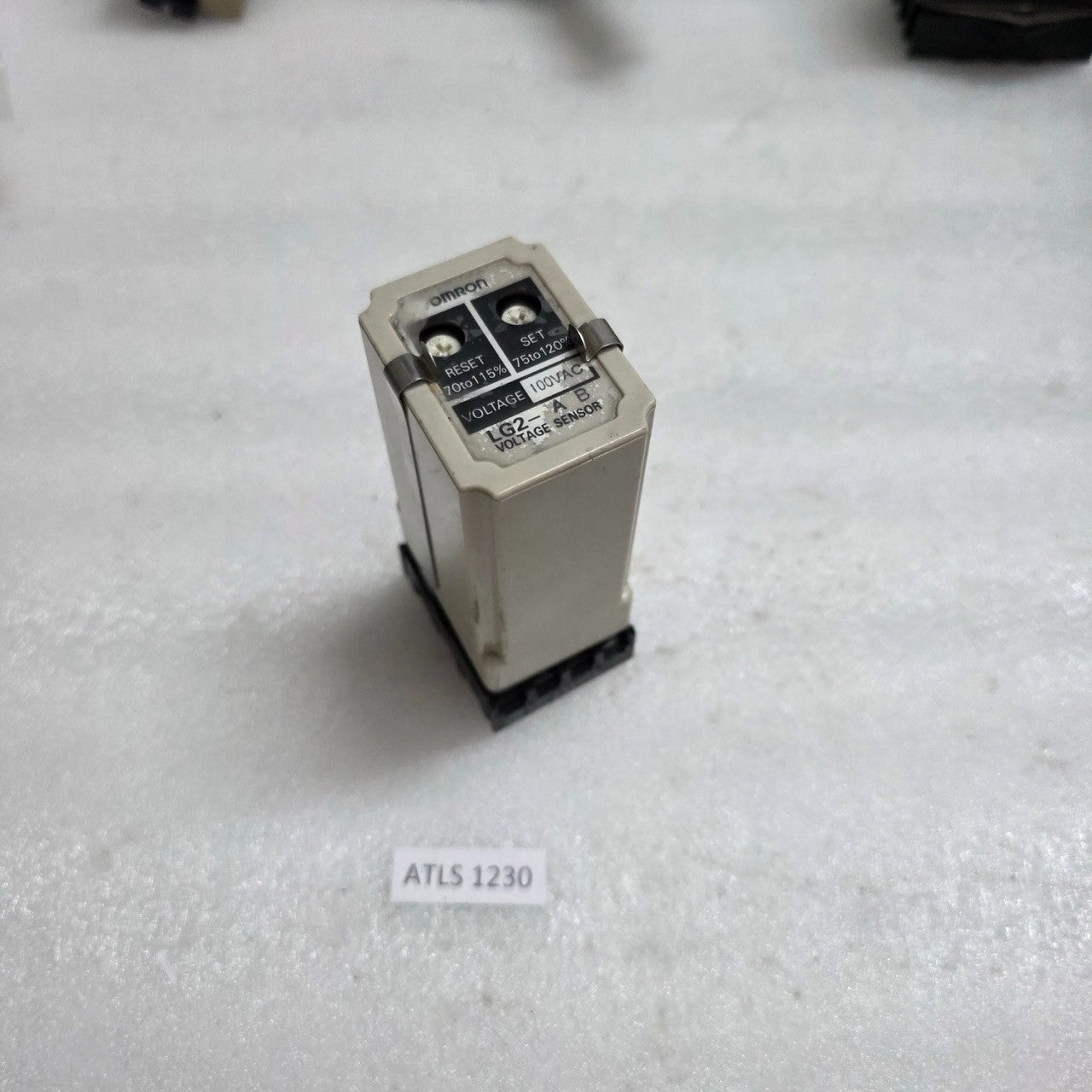 OMRON LG2-AB VOLTAGE SENSOR / VOLTAGE DETECTION RELAY 100V