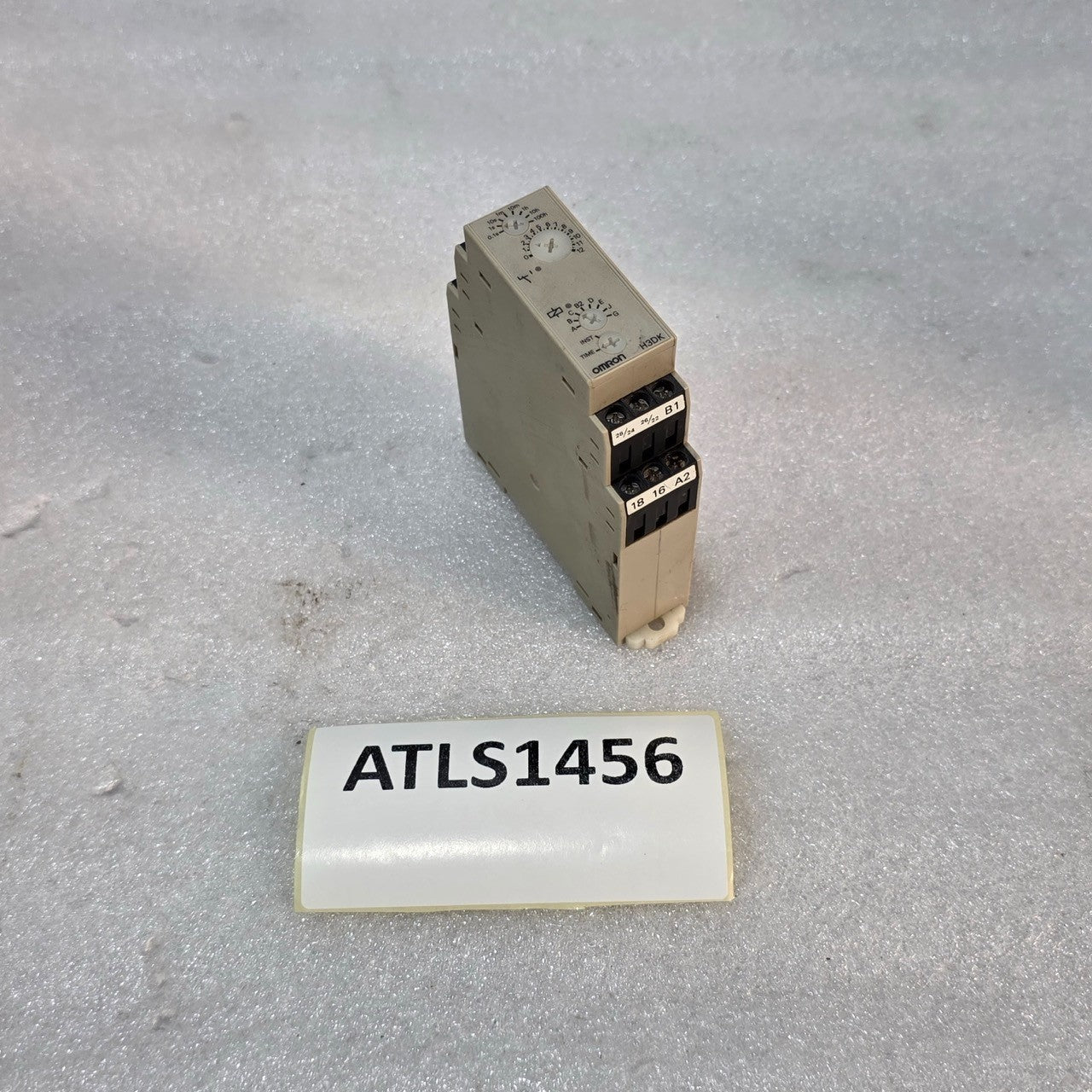 OMRON H3DK-M2 SOLID-STATE TIMER RELAY 24–240 VAC/VDC