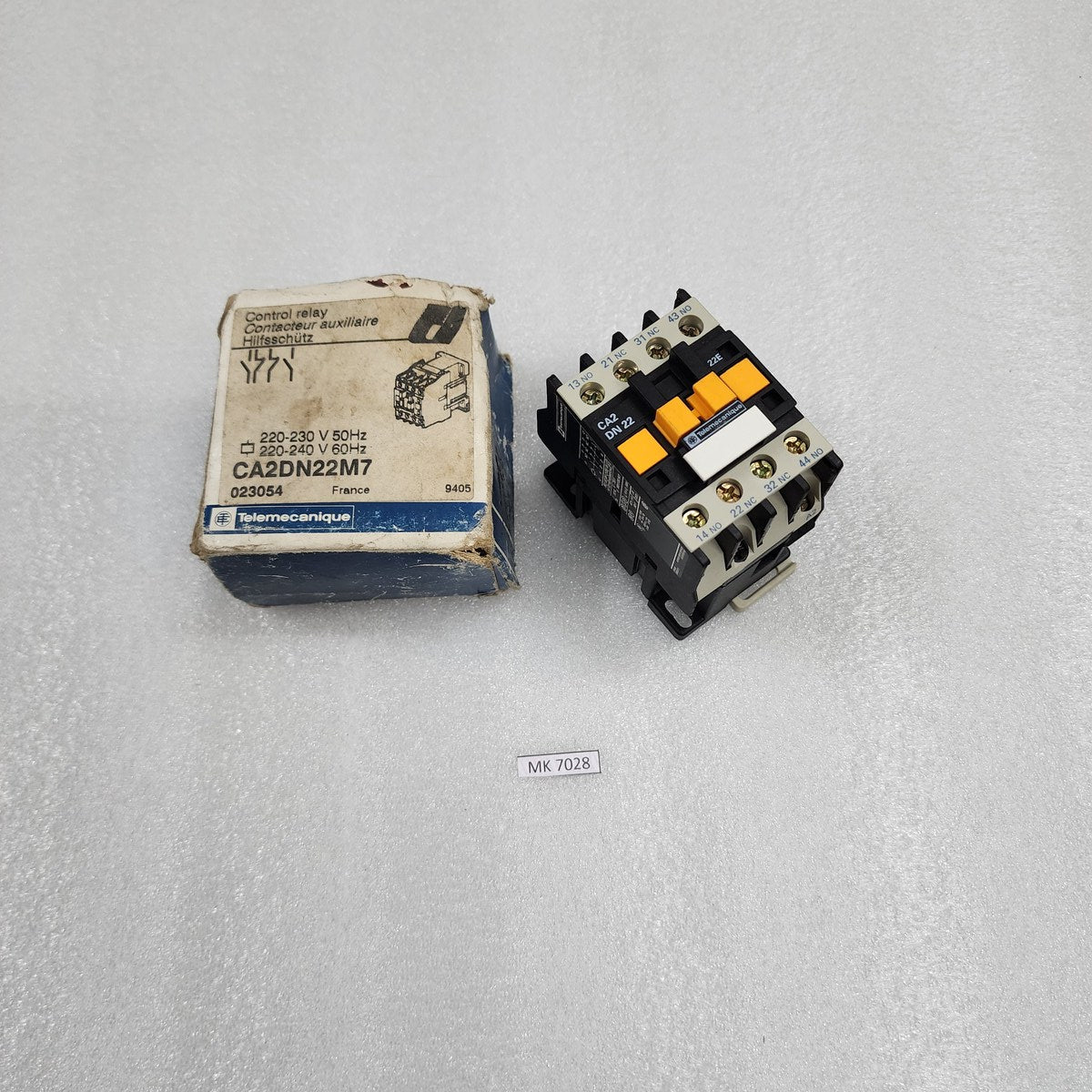 TELEMECANIQUE CA2DN22M7 CONTROL RELAY 023054 COIL VOLTAGE 220-230V - ARE Marine