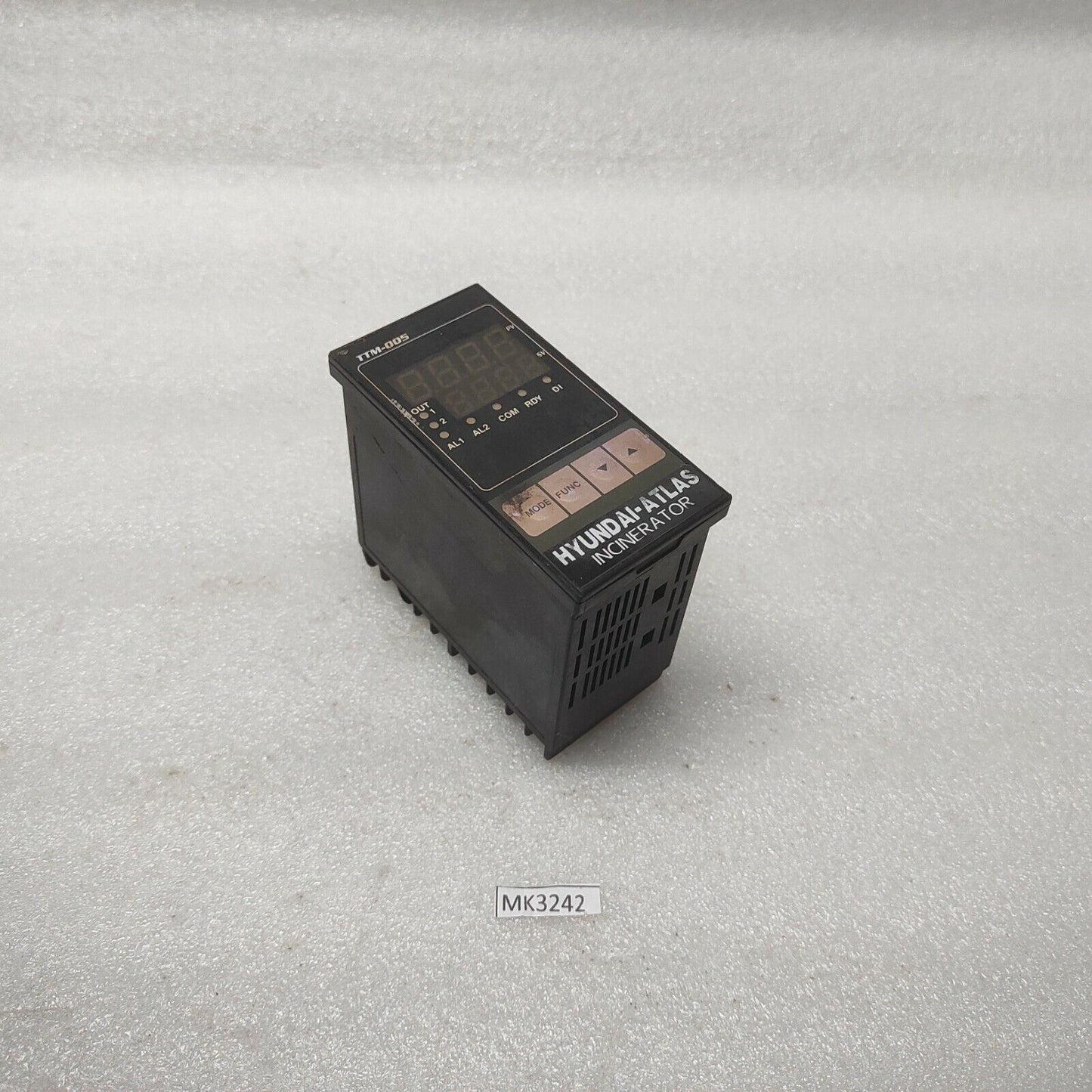 HMMCO TTM-005 TEMPERATURE CONTROLLER TTM-005-R-ABR-Z57 100-240VAC