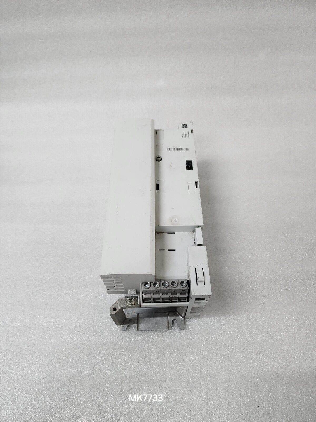 LENZE I5DBE311F10V10000S INVERTER DRIVE 11KW/15HP 0-400/480VAC MADE IN GERMANY