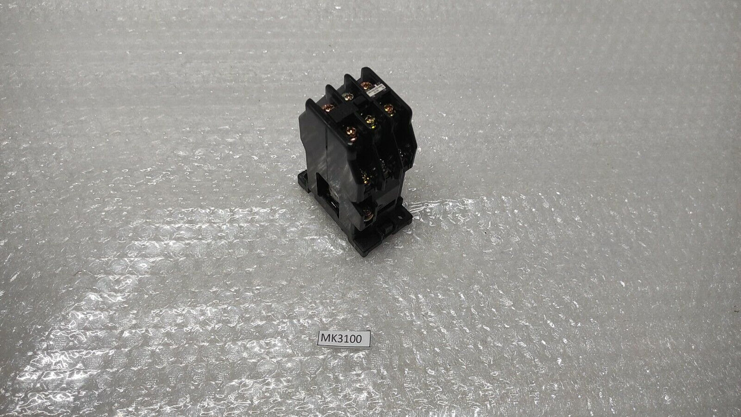 FUJI ELECTRIC SRC50-2U/X (4A2B) MAGNETIC CONTACTOR 380-440V