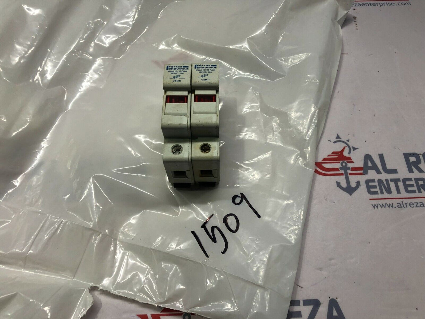 FERRAZ SHAWMUT USM1I 690VAC 32A 10X38 FUSE HOLDER LOT OF 2 UNIT
