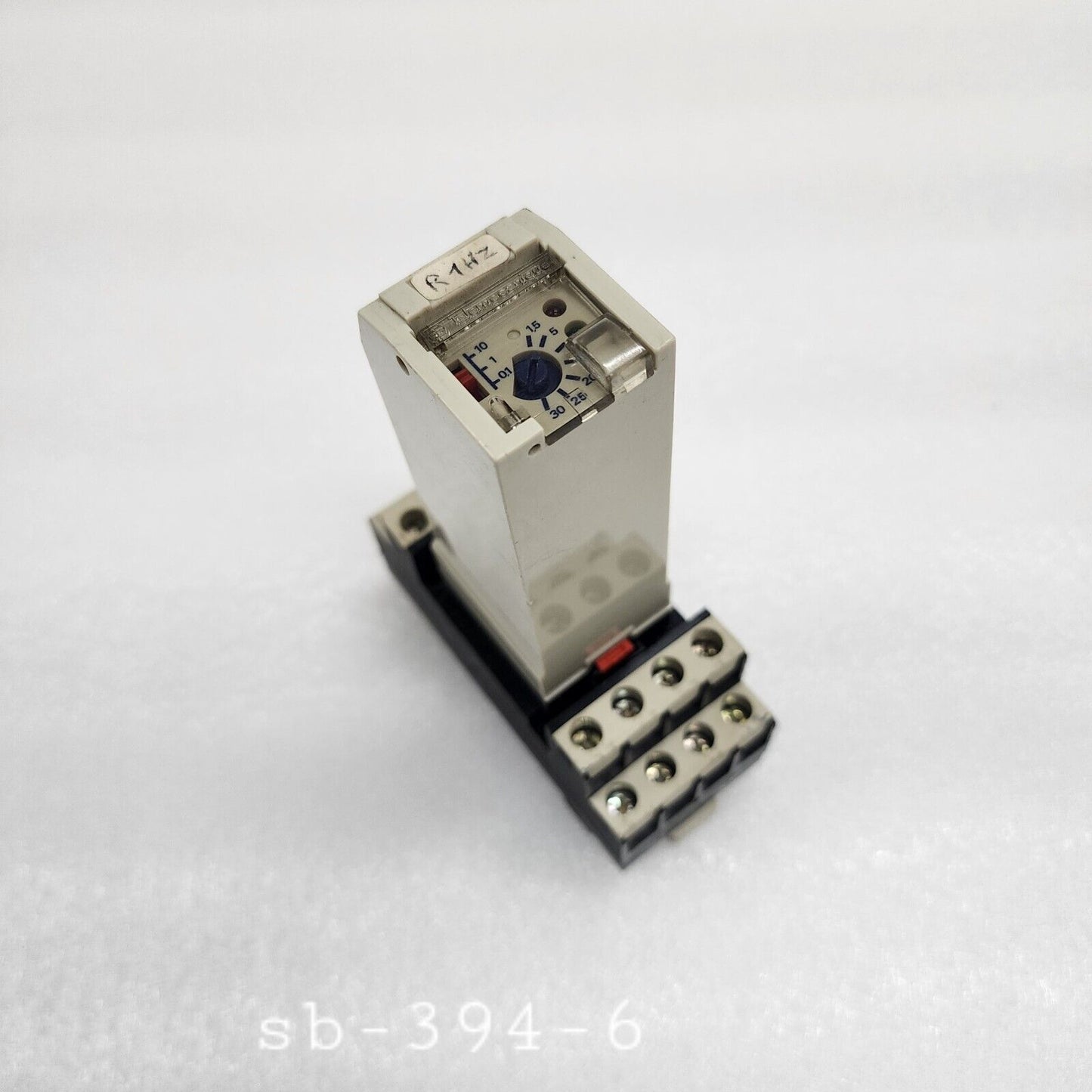 TELEMECANIQUE RHT418B ON DELAY TIMING RELAY WITH SUPPRESSOR