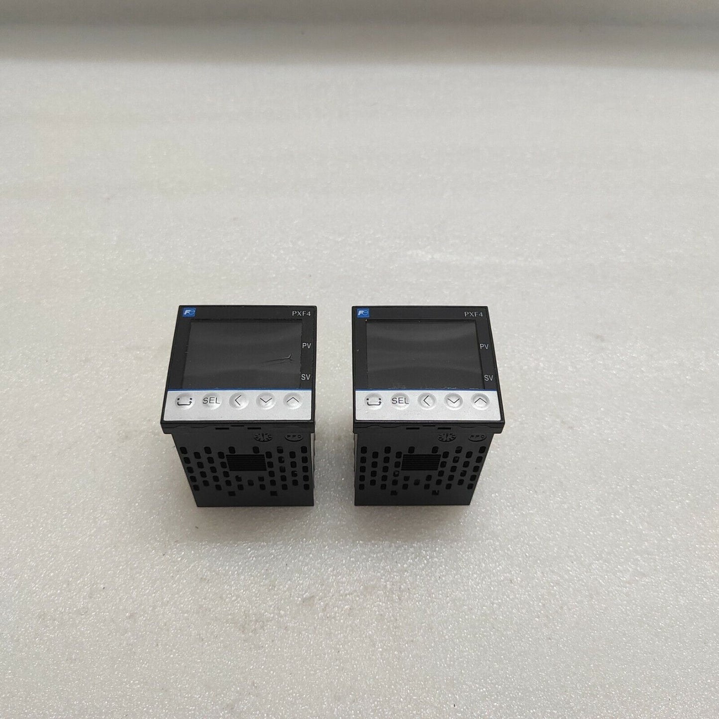 FUJI ELECTRIC PXF4 TEMPERATURE CONTROLLER PXF4ACY2-FV100 100-240VAC