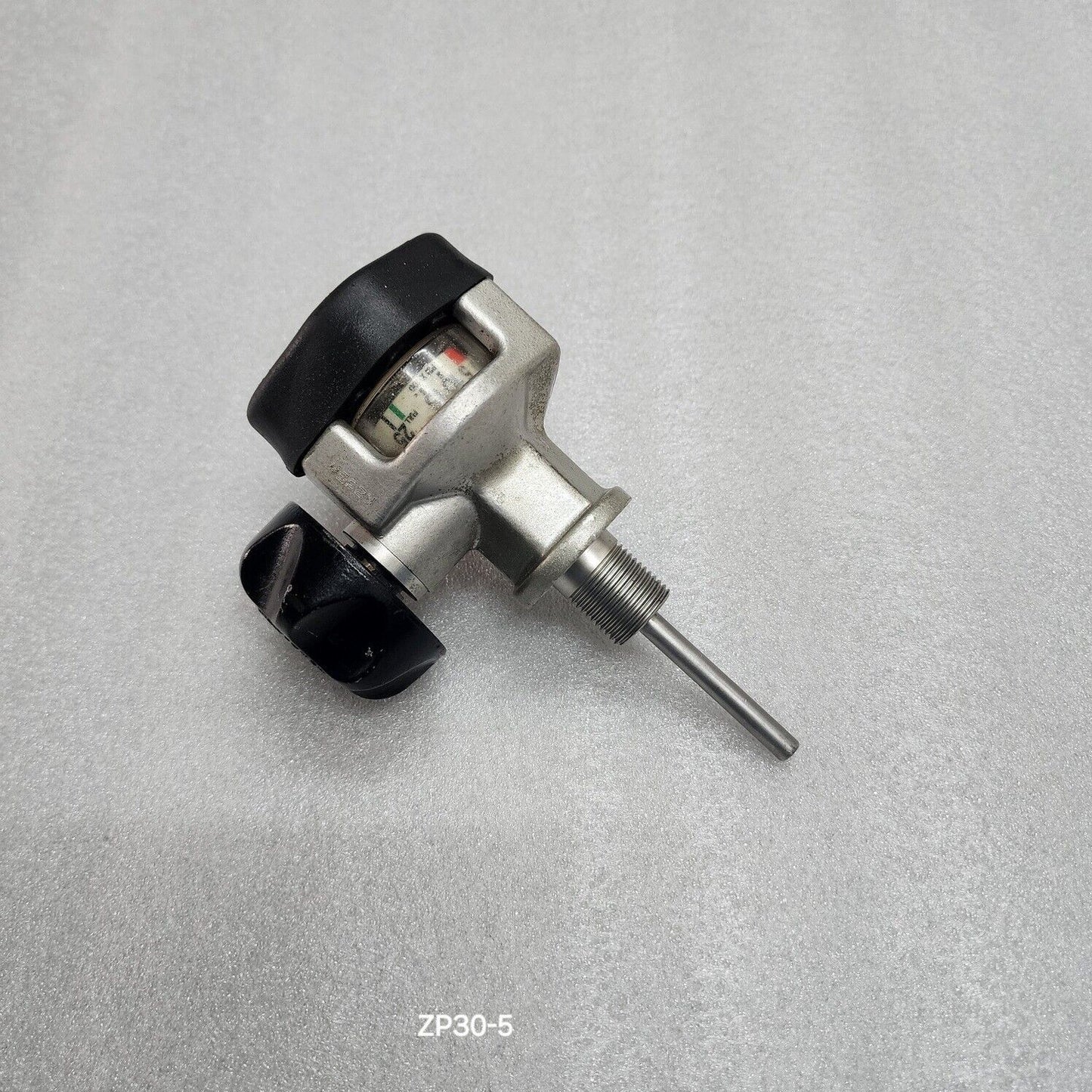 SCOTT BREATHING AIR CYLINDER VALVE 2500 PSI THREAD M18