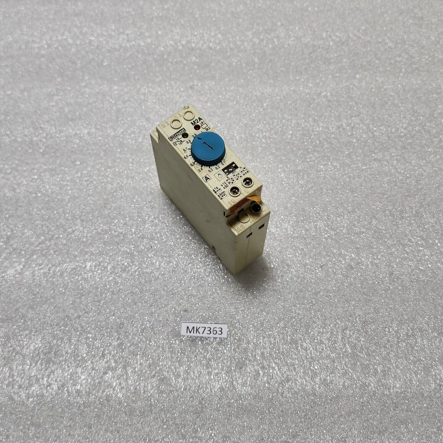 CROUZET M2A TIME DELAY RELAY 88881104 220-240V