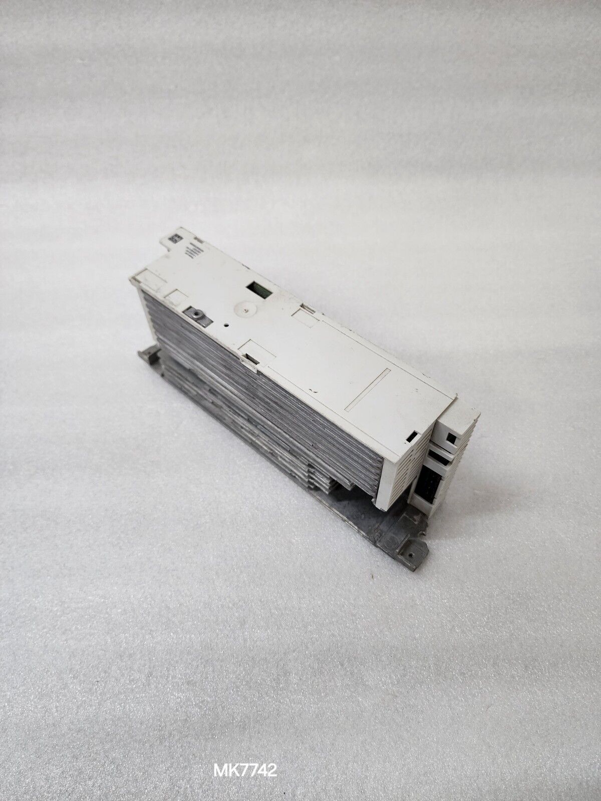 LENZE I51AE215F10V10000S INVERTER DRIVE 1.5KW/2HP 0-400/480V 3.9/3.5A