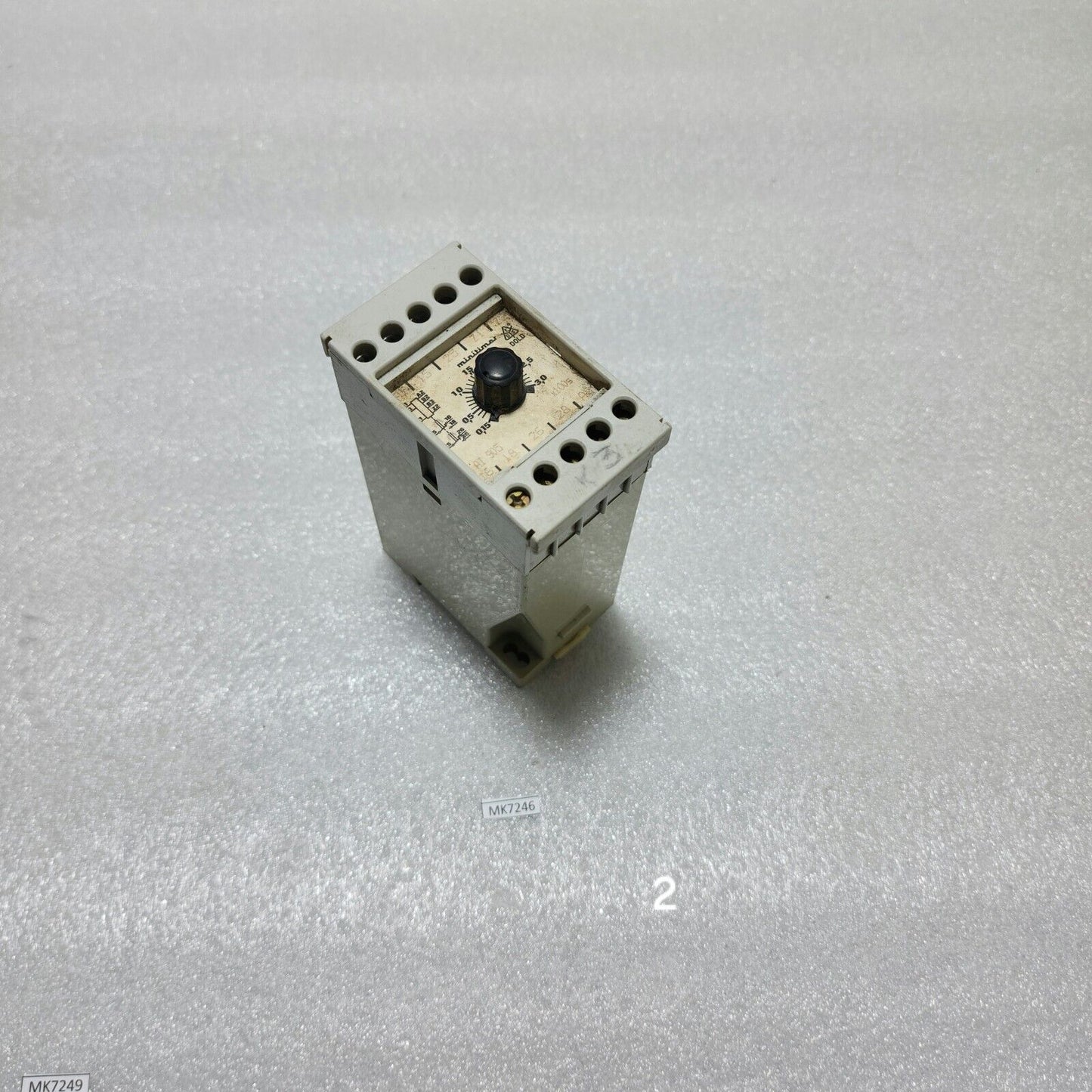 DOLD AI 905.82 TIME RELAY 220V