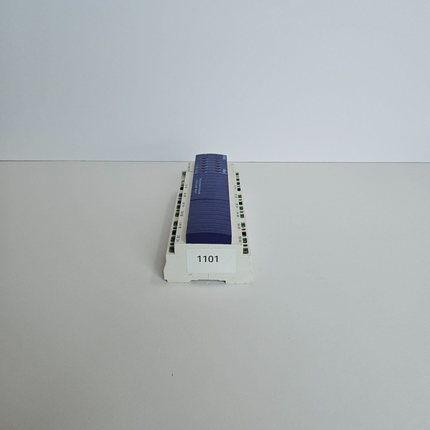 CLIPSAL L5512RVFP 12-CHANNEL VOLTAGE FREE RELAY 220-240V