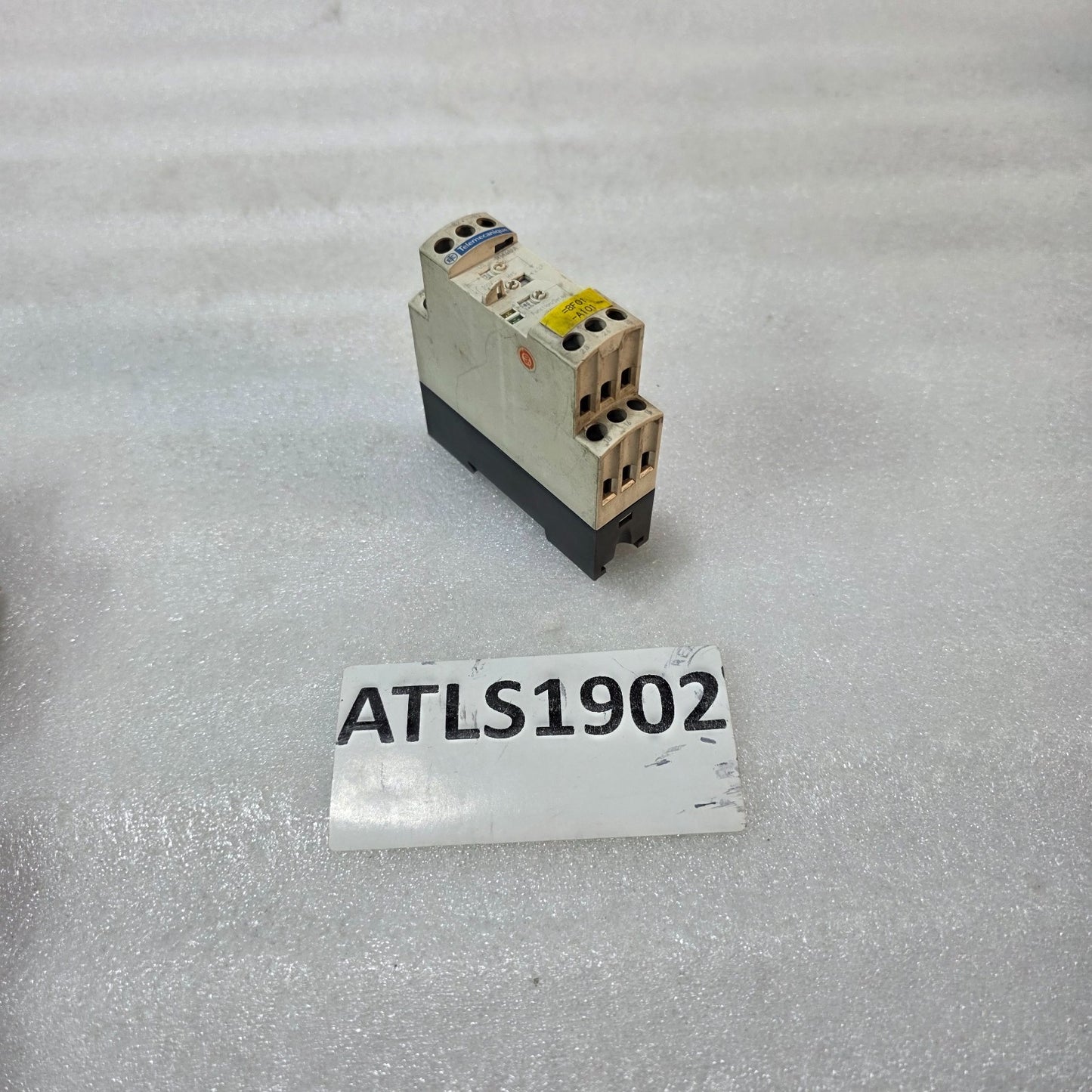 RM4UA33M VOLTAGE MONITORING RELAY 220-240V AC | TELEMECANIQUE RM4 SERIES