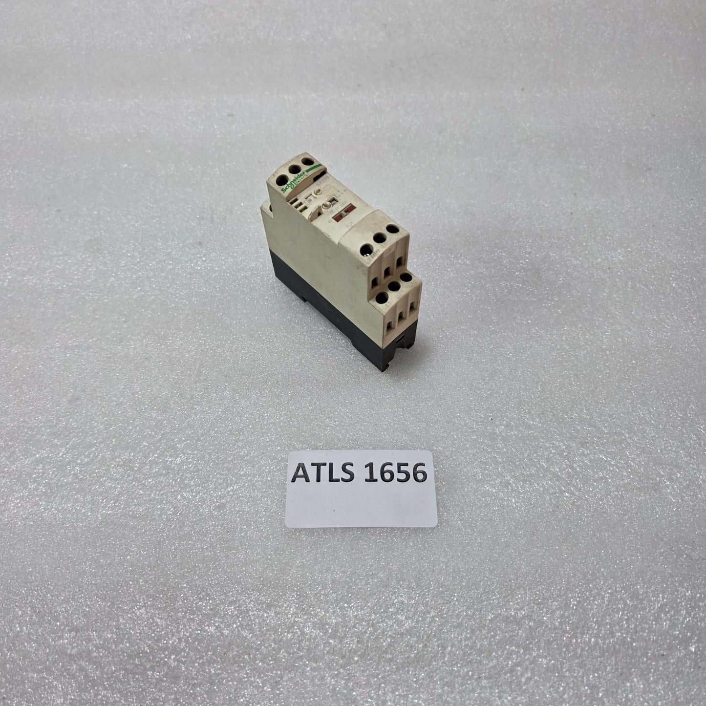 RE7TP13BU ZELIO TIME MULTIFUNCTION TIMER RELAY, 0.05S–300H, 24–240V AC/DC