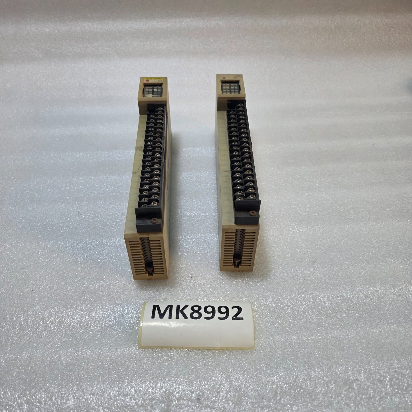 OMRON C500-OD412 PLC OUTPUT UNIT 24VDC 362A5-OD412 DISPLAY PART MISSING LOT OF 2
