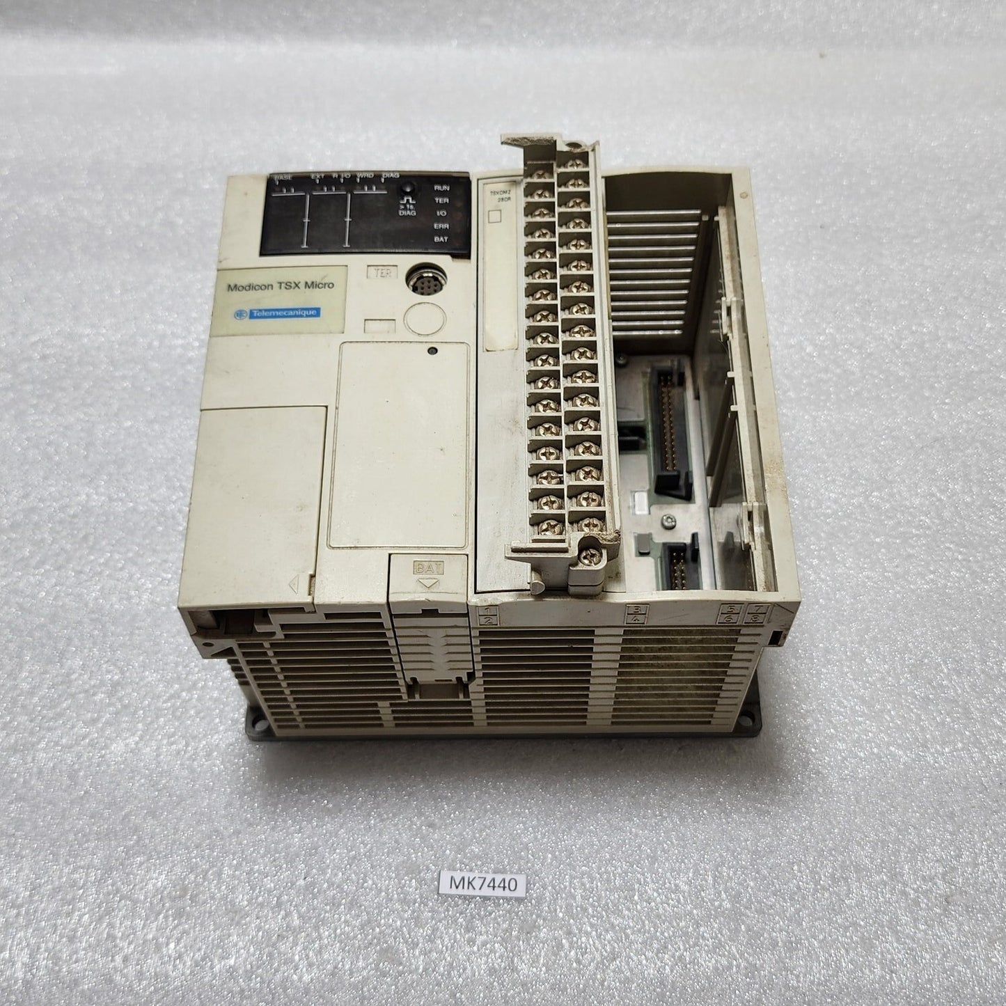 TSX 3705 AC PLC TSX3705001 I/O TSXDMZ28DR
