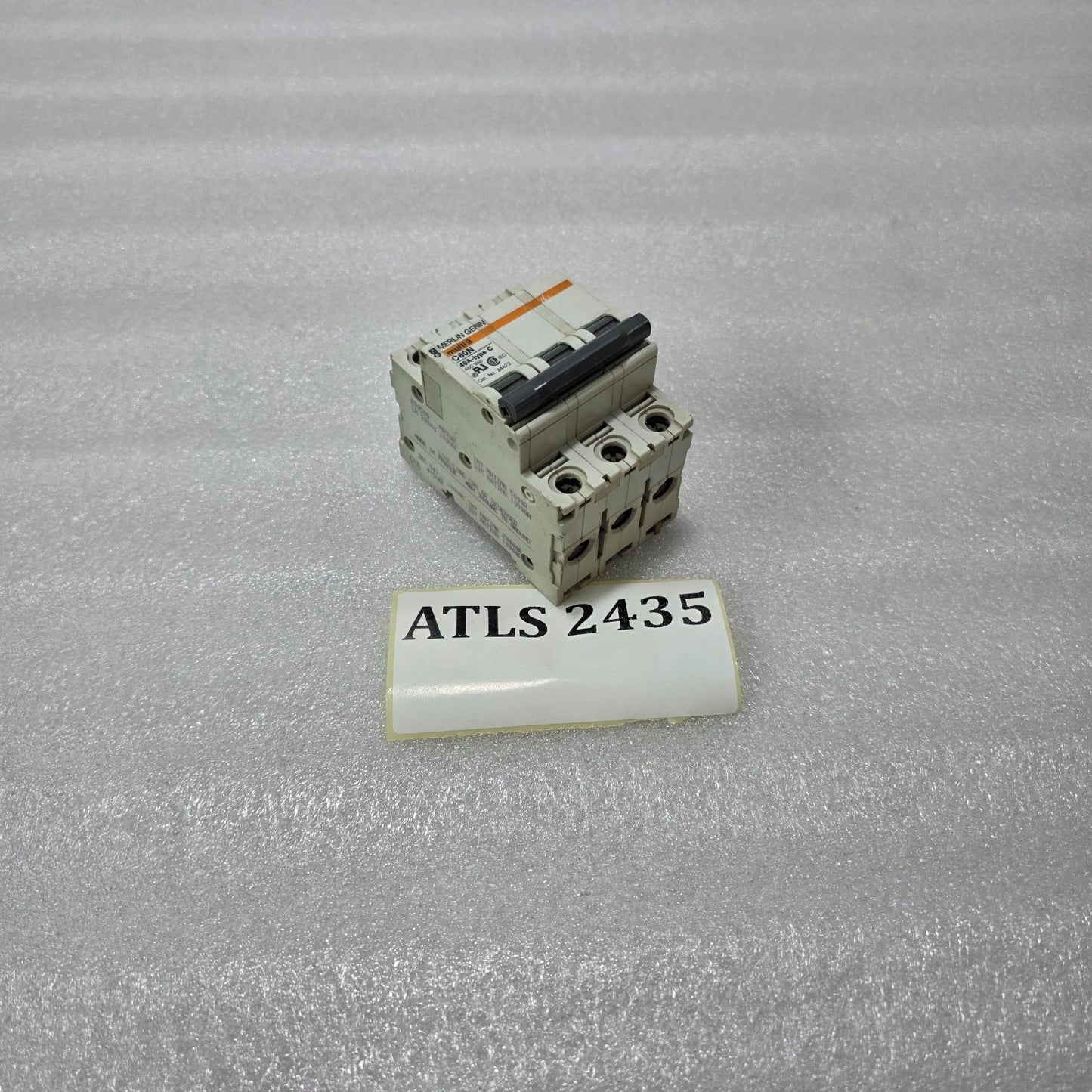 MERLIN GERIN MULTI9 C60N 40A TYPE C 3 POLE MCB 480VAC CIRCUIT BREAKER CAT NO 244