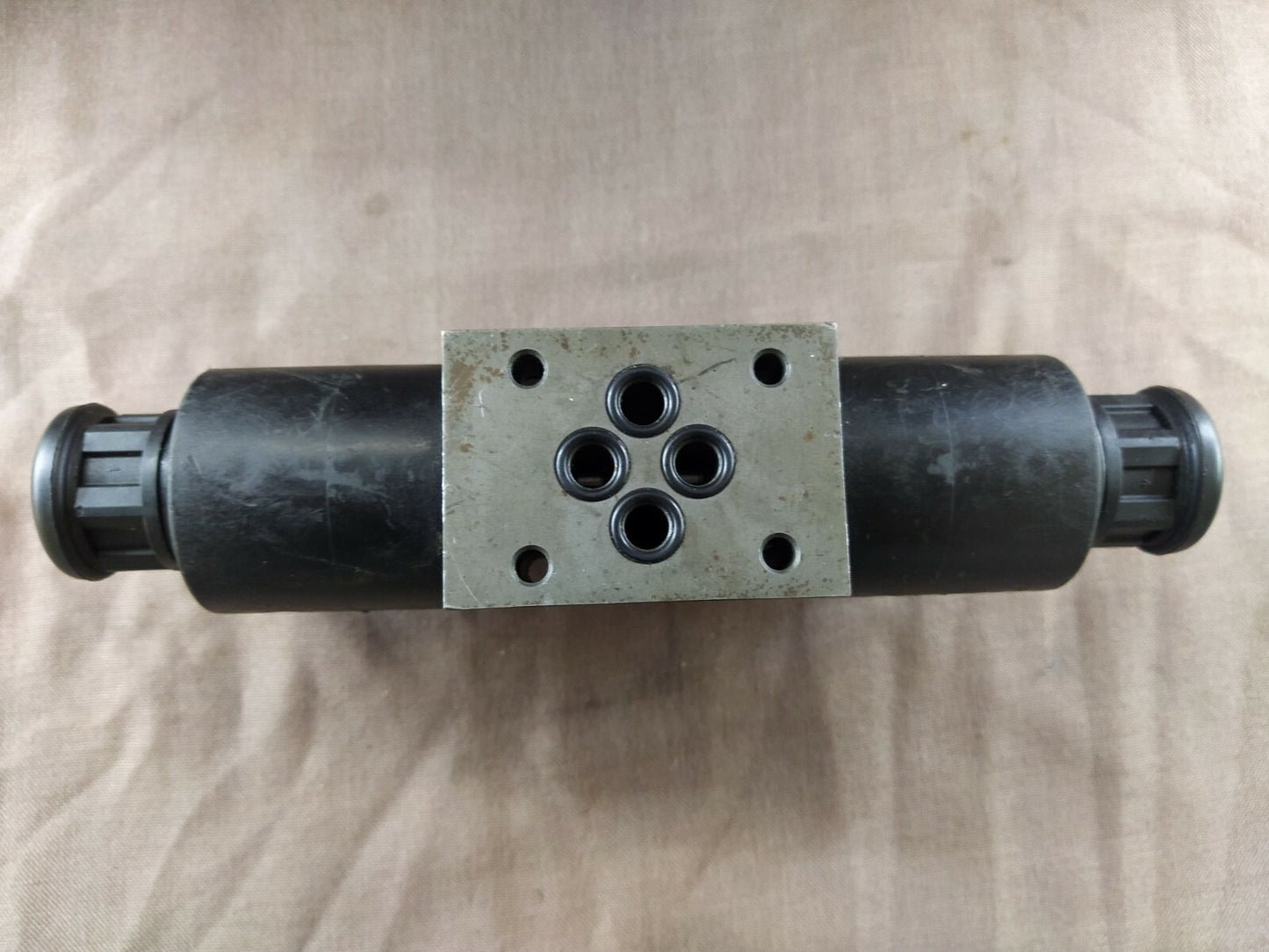 Damcos SA G01 C6S C230 31ES Solenoid Operated Directional Control Valve SAG01C6S