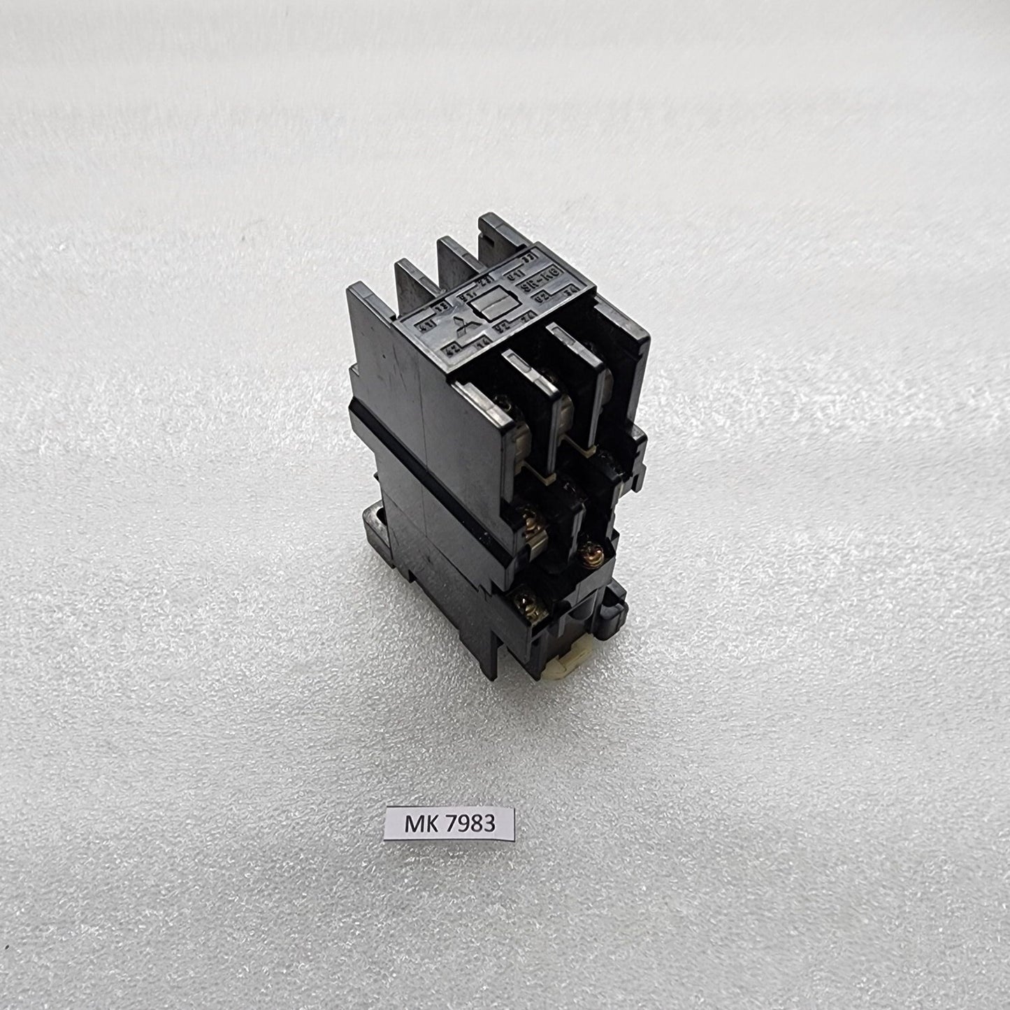 MITSUBISHI SR-K6 3-POLE MAGNETIC CONTACTOR 3A COIL VOLTAGE 380-440V