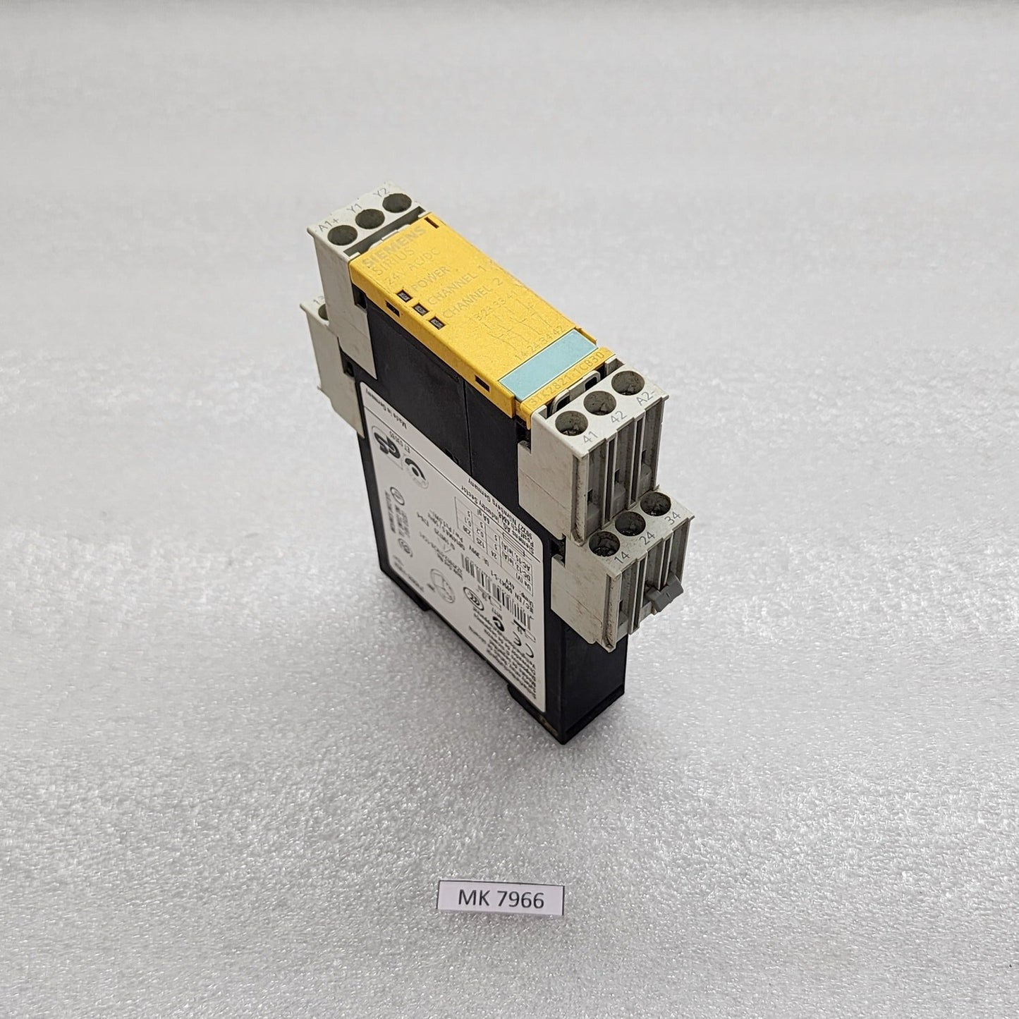 SIEMENS 3TK2821-1CB30 SAFETY RELAY