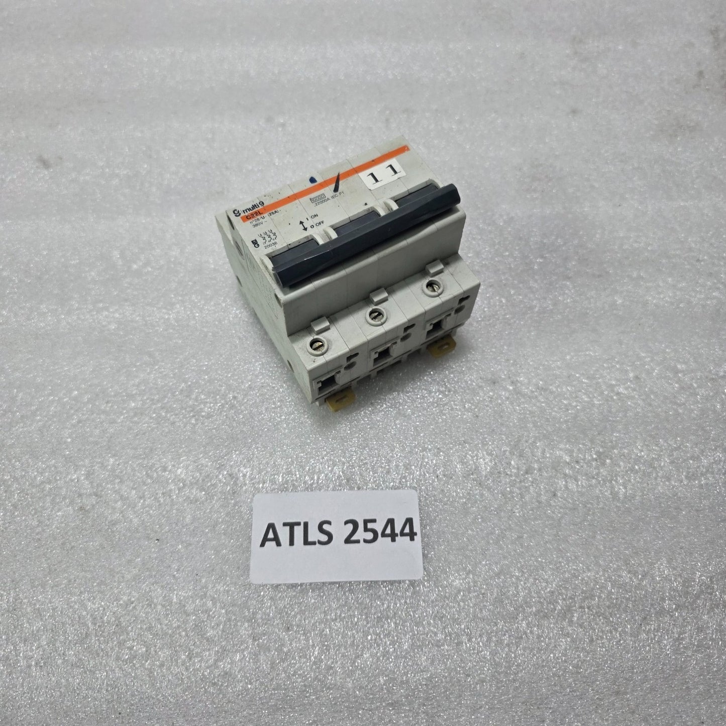 MERLIN GERIN MULTI9 C32L 25A 3 POLE MINIATURE CIRCUIT BREAKER (MCB) 380V 10KA