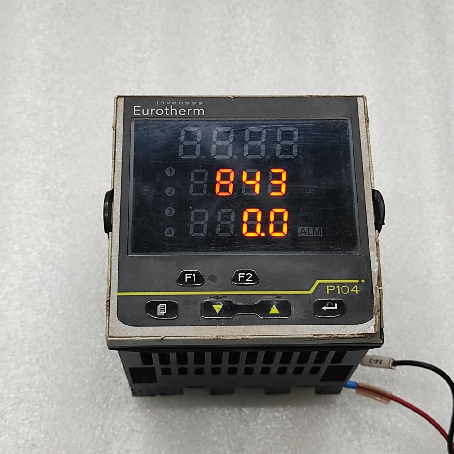 EUROTHERM P104 TEMPERATURE AND PROCESS CONTROLLER P104/CC/VH/RRR/R/XXX 100-240VA