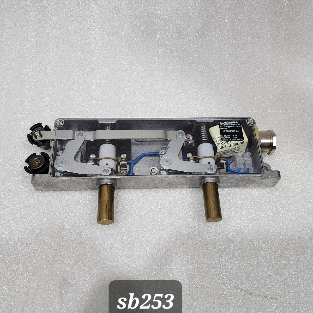 SCHMERSAL AV 28LKE1 X25 0.A LIFT SWITCHGEAR DOOR LOCKING DEVICE 103007406