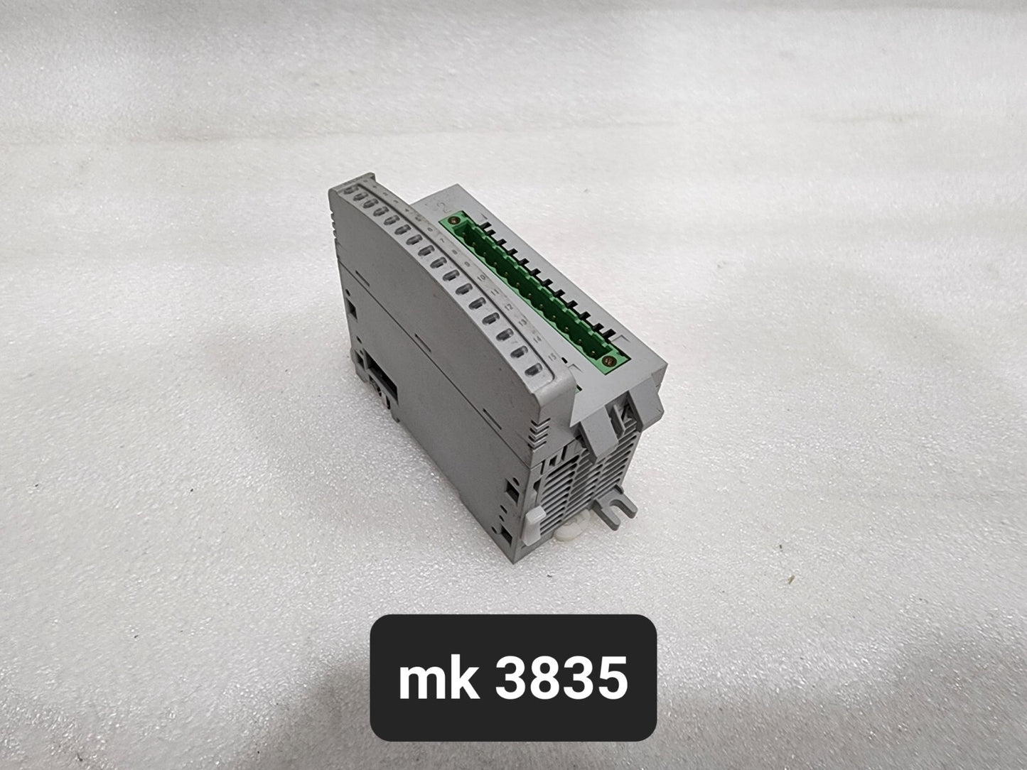 ALLEN BRADLEY CAT 2085-OW16 MICRO800 16-POINT I/O MODULE