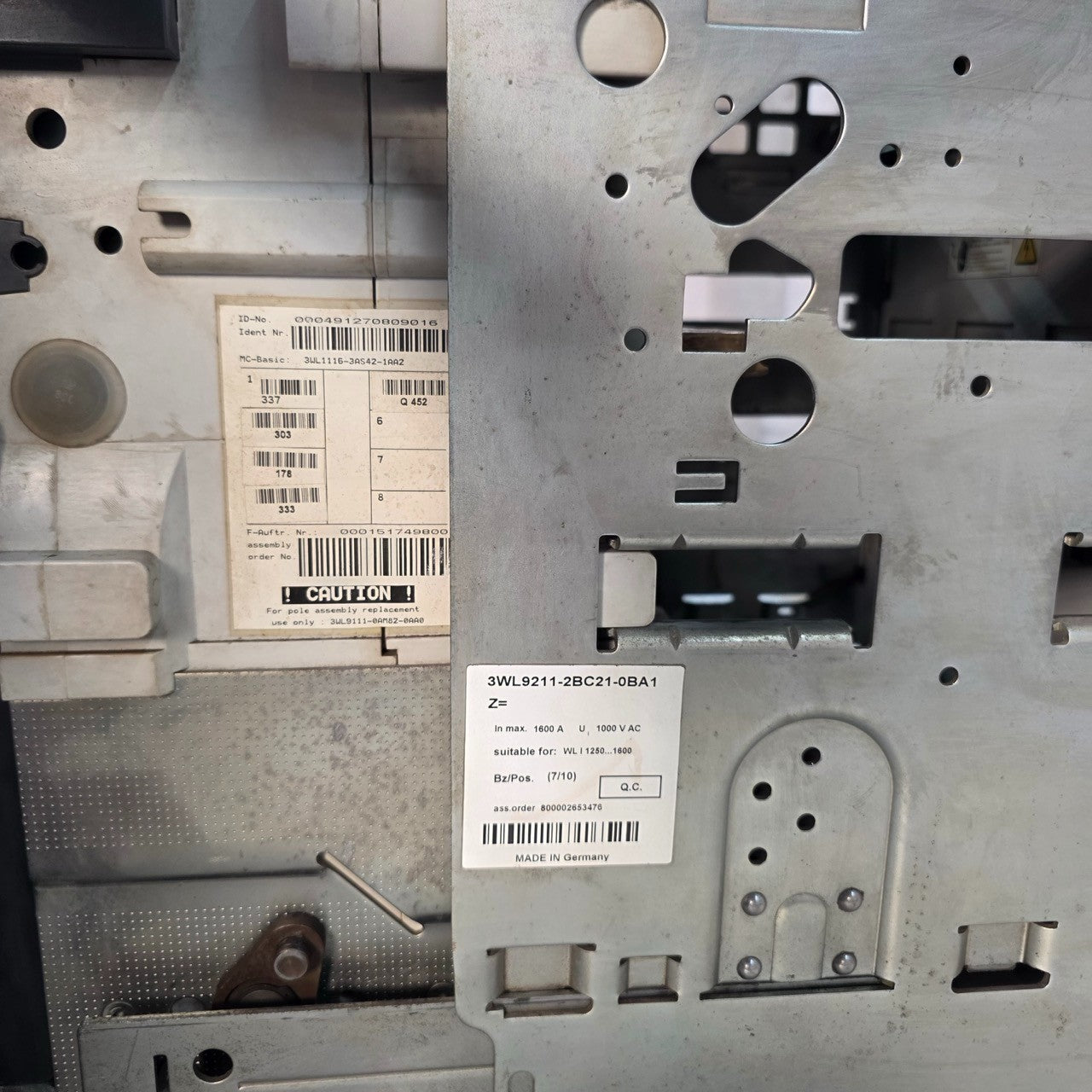 SIEMENS 3WL 3WL1112-2CB45-4GS4-Z AIR CIRCUIT BREAKER 1250A 4-POLE DRAW OUT