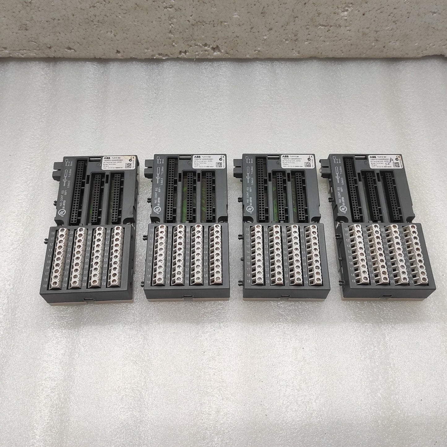 ABB TU515-B4 I/O TERMINAL UNIT 1SAP212200R0001 TU515