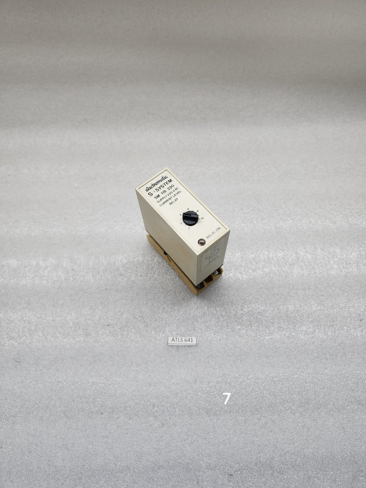ELECTROMATIC SM115220 CURRENT LEVEL RELAY 220V