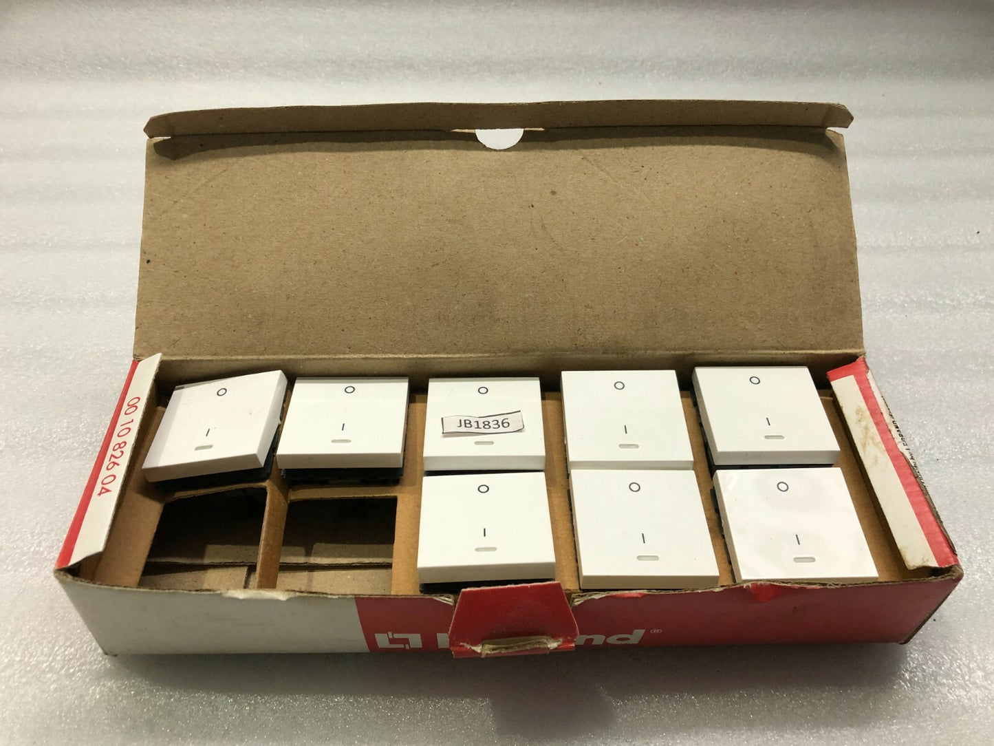 LEGRAND 572 047 DOUBLE POLE SWITCH ONE WAY WITH INDICATOR 20AX 250V LOT OF 8 PC