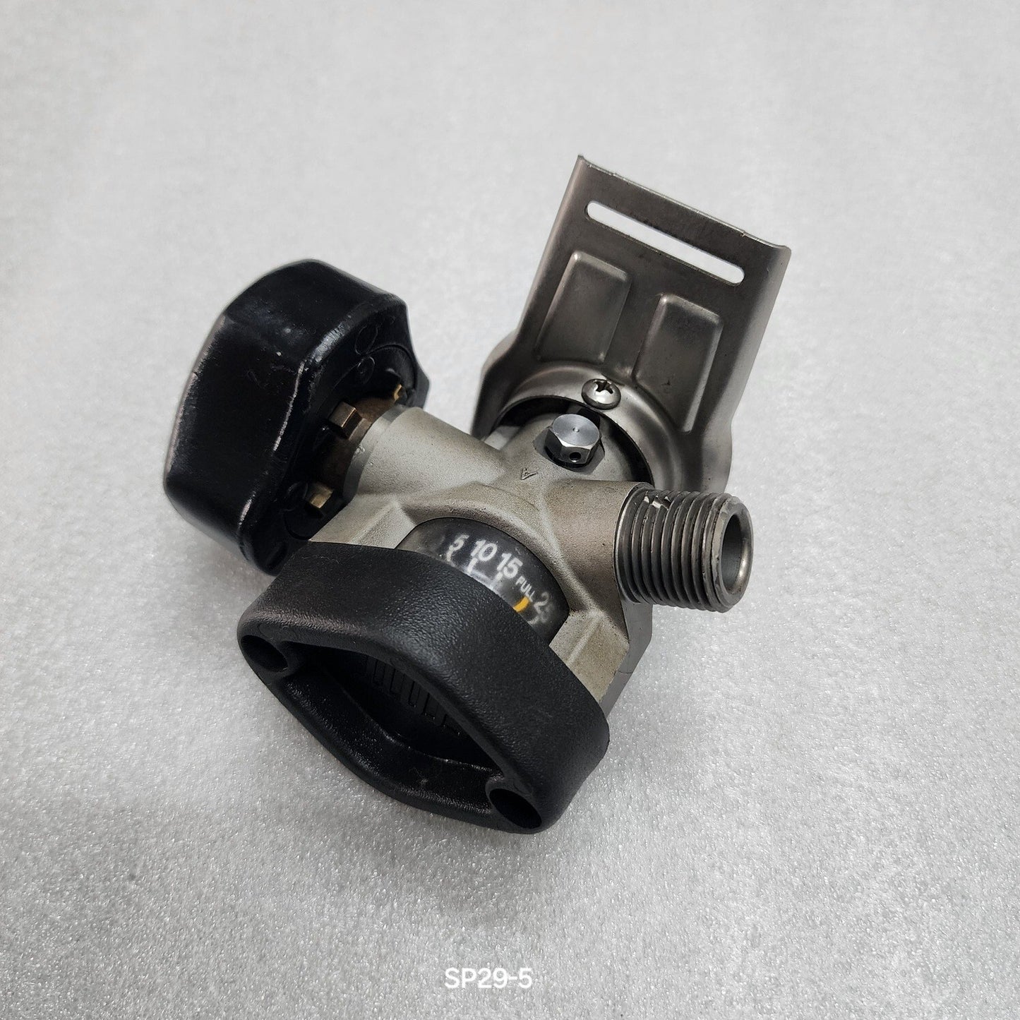 SCOTT BREATHING AIR CYLINDER VALVE 2500 PSI THREAD M18