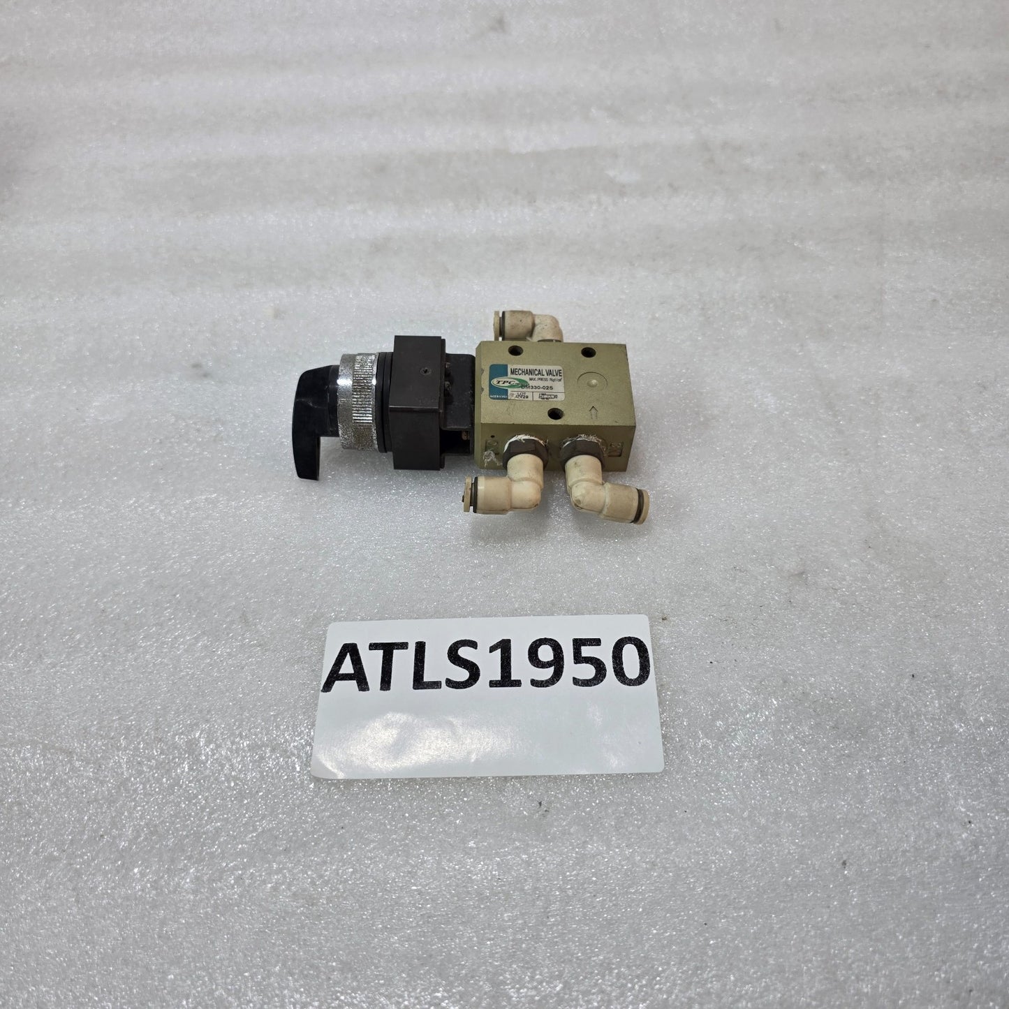 TPC DM330-02S MECHANICAL VALVE PNEUMATIC DIRECTIONAL CONTROL VALVE MAX 7 KG/CM²
