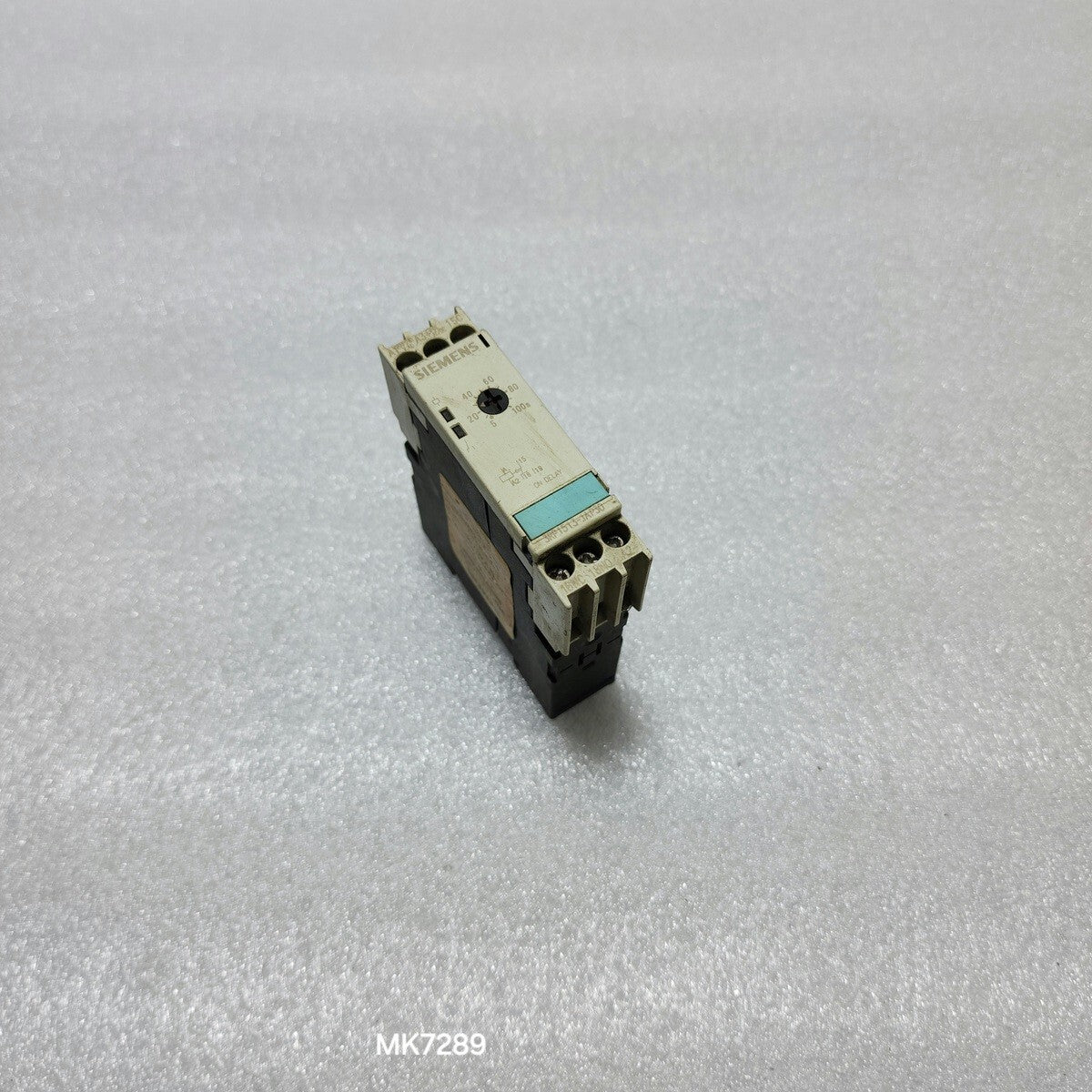 SIEMENS 3RP1513-1AP30 TIMER RELAY 200-240V/24VAC-DC