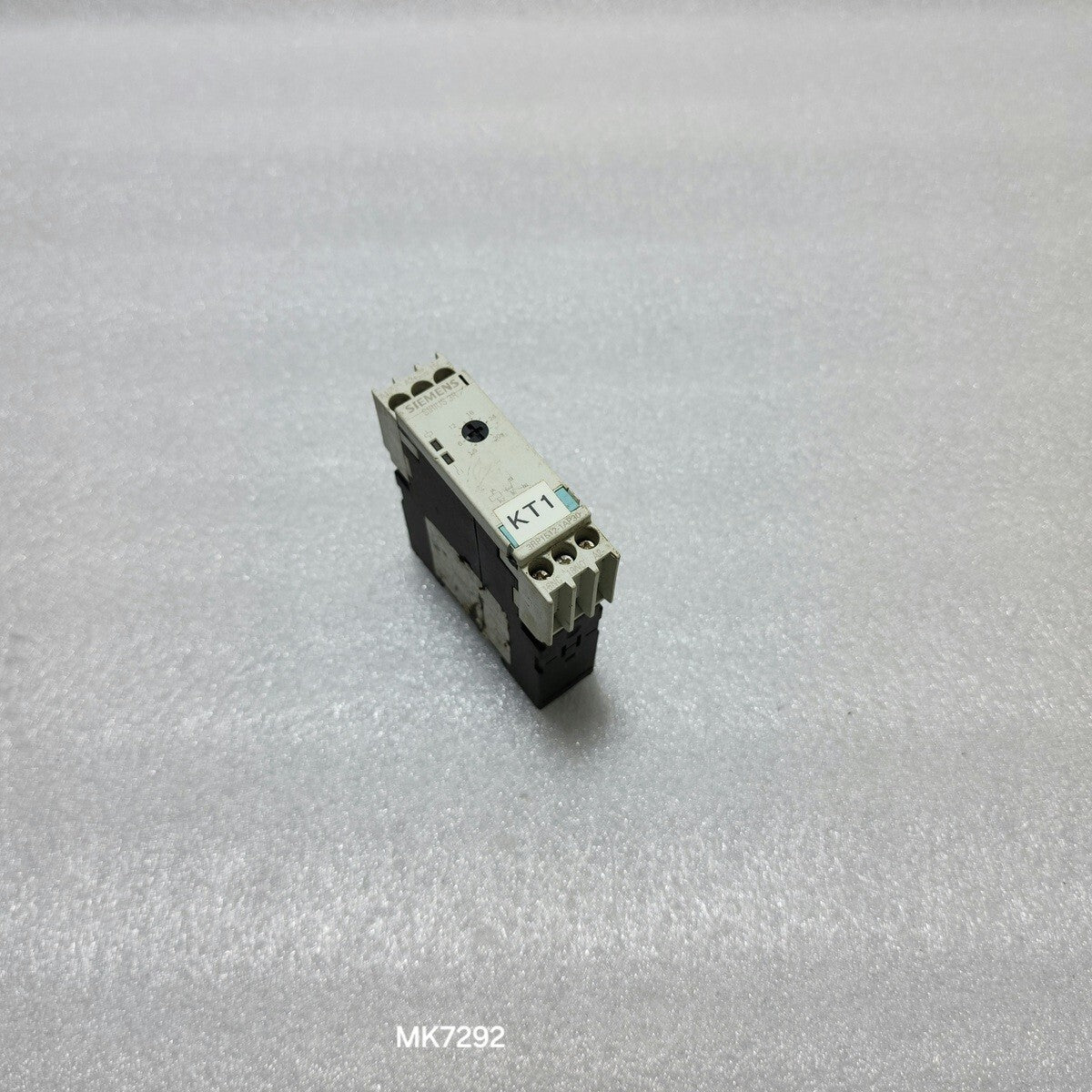 SIEMENS 3RP1512-1AP30 TIMER RELAY