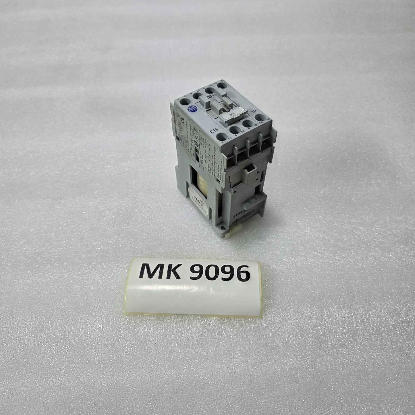 ALLEN-BRADLEY 100-C16D*10 CONTACTOR 16A – COIL 24V DC – SER B
