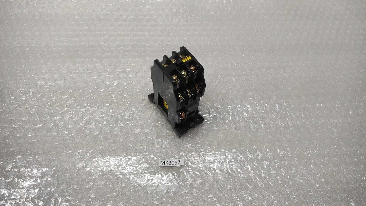 FUJI ELECTRIC SRC50-2F/X (3A3B) MAGNETIC CONTACTOR 200-220V