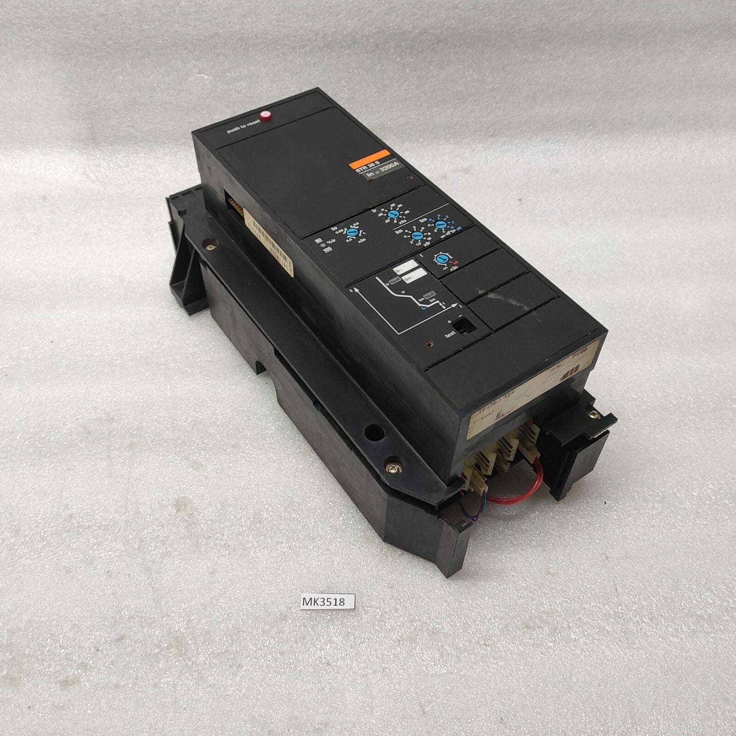 MERLIN GERIN STR38S MASTER PACT FOR CIRCUIT BREAKER 3200A