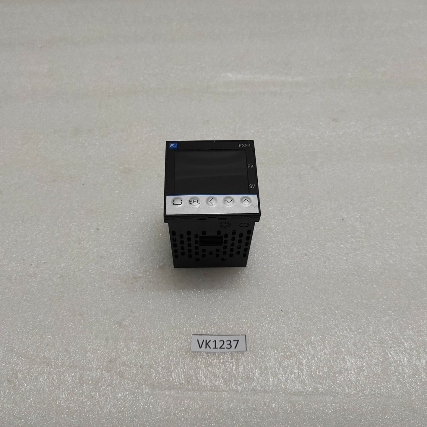 FUJI ELECTRIC PXF4 TEMPERATURE CONTROLLER PXF4AEY2-FV100 100-240V 48X48 MM