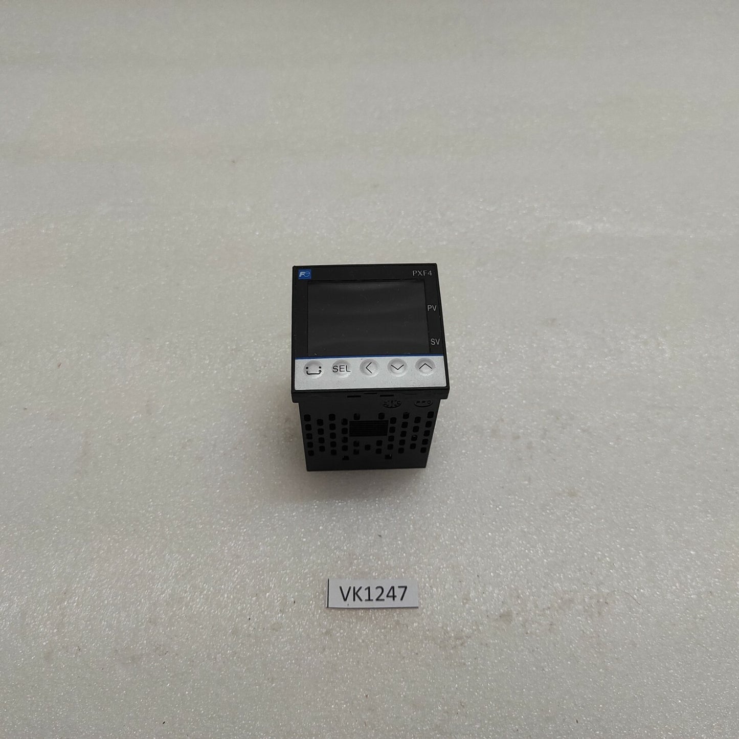 FUJI ELECTRIC PXF4 TEMPERATURE CONTROLLER PXF4AER2-1VS00-P 100-240V 48X48 MM