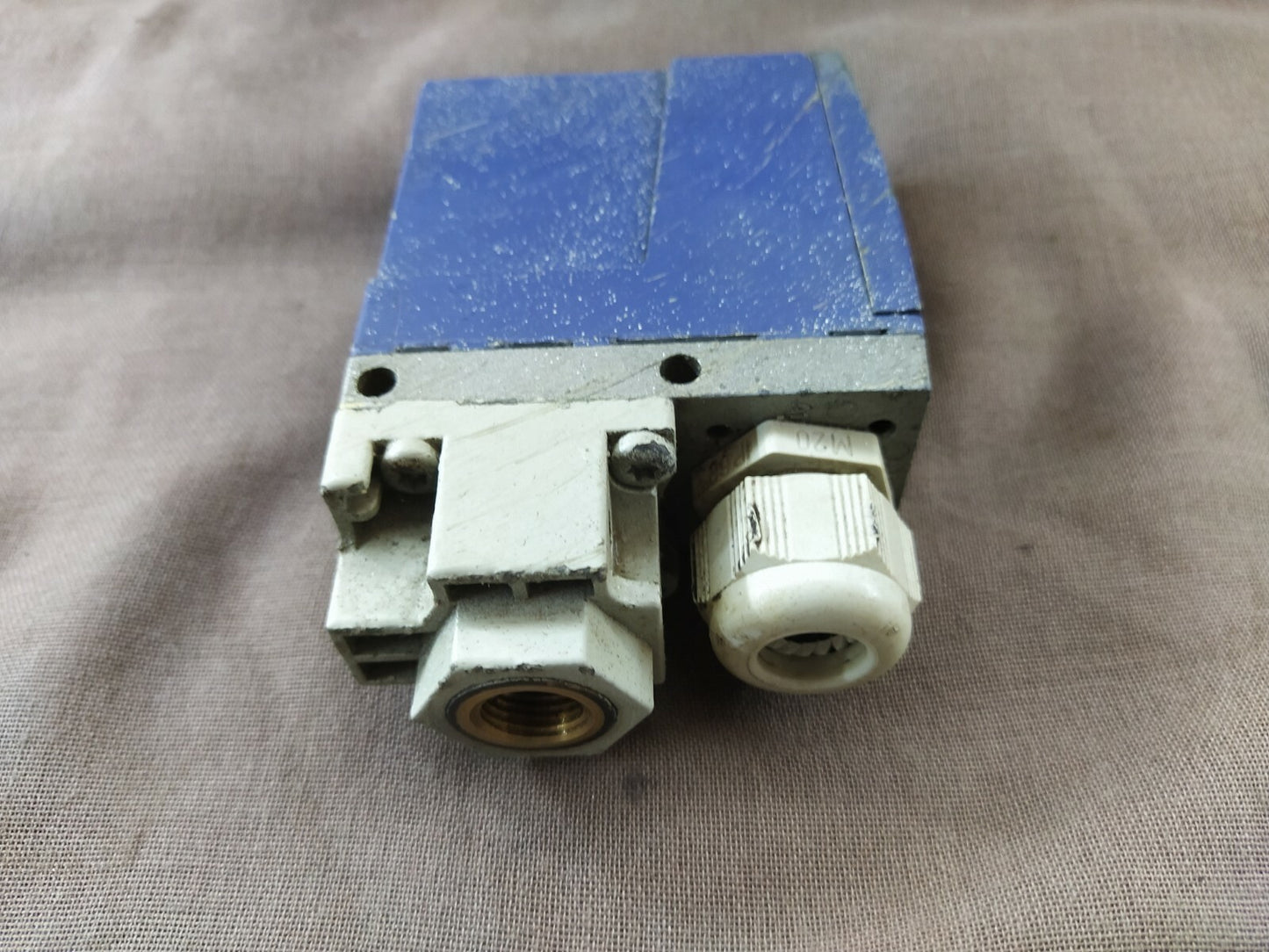 Telemecanique Nautilus XML B070D2S11 Switch XMLB070D2S11