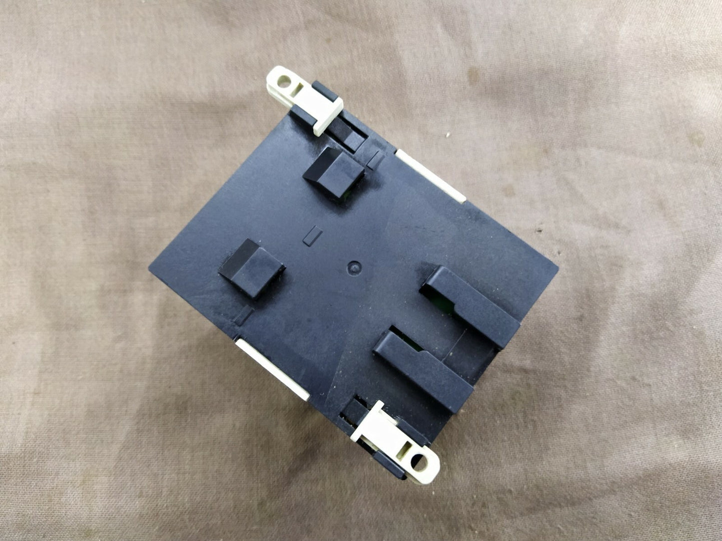 SE SR1 B121BD Relay SR1B121BD 24 VDC