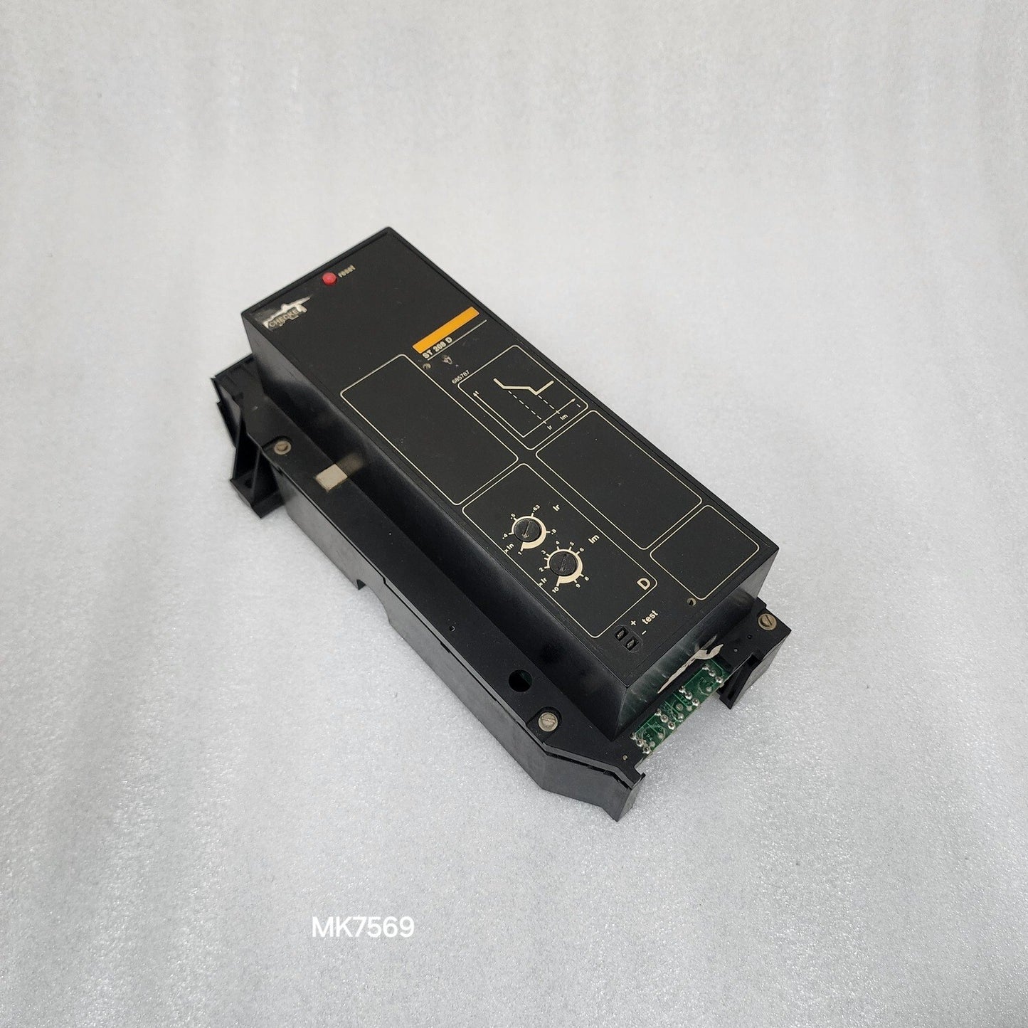 MERLIN GERIN ST208D CIRCUIT BREAKER CONTROL TRIP UNIT 250A 685787
