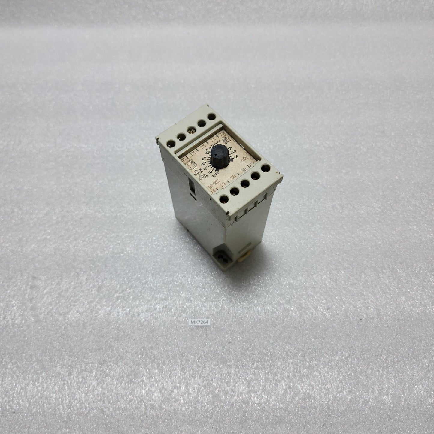 DOLD AI 905.81/66 SAFETY RELAY 220V