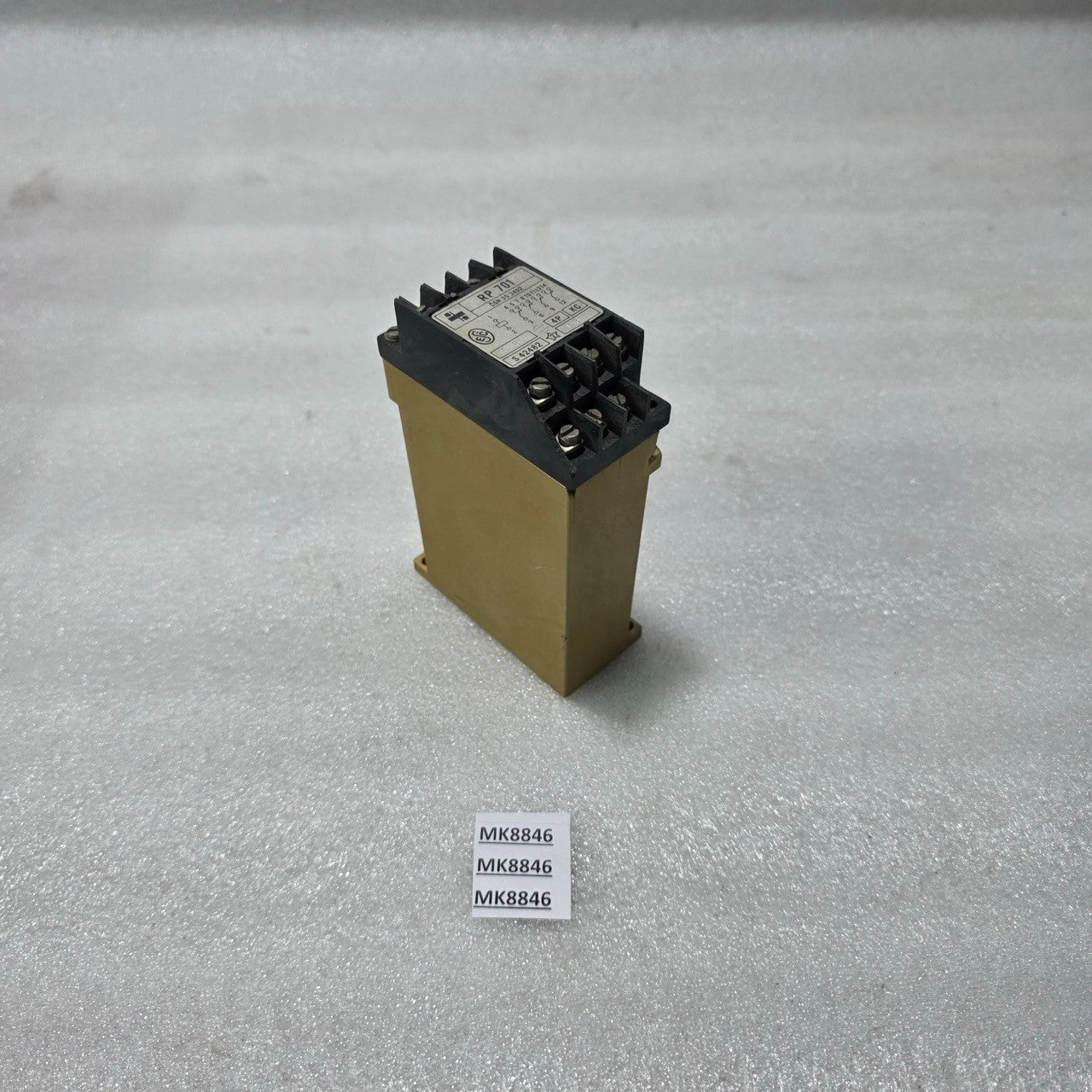 RP 701 ELECTROMECHANICAL RELAY 110V AC 4P 50HZ | ČSN 35 3402 BROKEN BODY