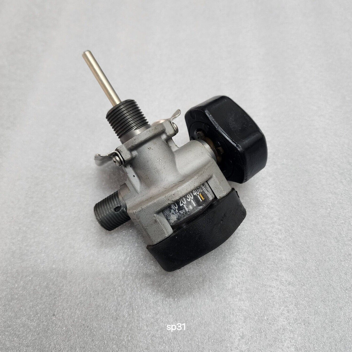 SCOTT BREATHING AIR CYLINDER VALVE 300 BAR THREAD M18