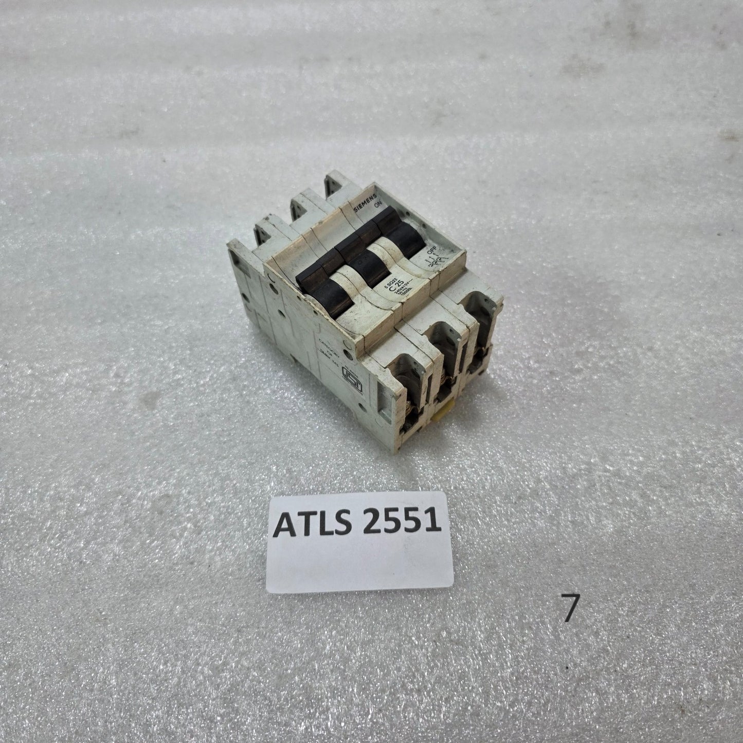 SIEMENS 5SQ23 C25 TRIPLE POLE MINIATURE CIRCUIT BREAKER (TP MCB) 25A 240/415V 5K