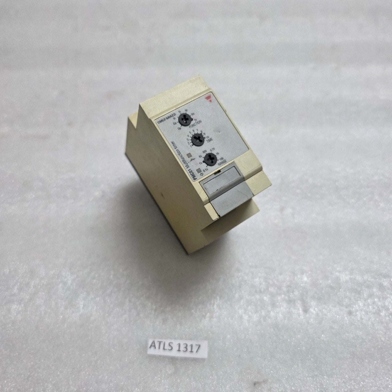 CARLO GAVAZZI PMC01D230 MULTIFUNCTION TIMER RELAY 230V