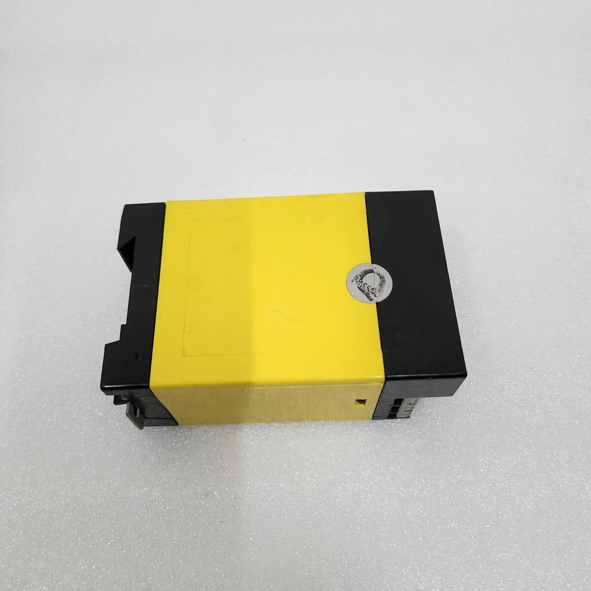 Bender CSE141 Overload Relay B942615 85-275 VAC CRACK ON BODY