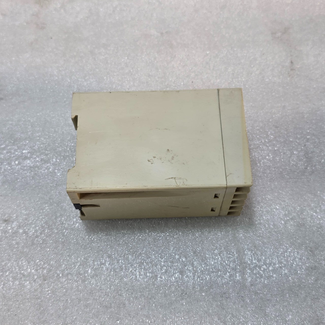 ABB SACE YU DELAY 702209/80 4 ELECTRONIC TIME DELAY RELAY 110–127 VAC/VDC